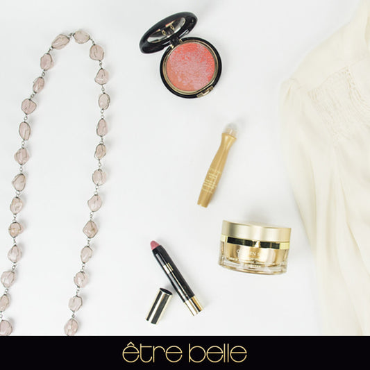 Fotolook de cosmética y moda de la línea Golden Skin de Etre Belle