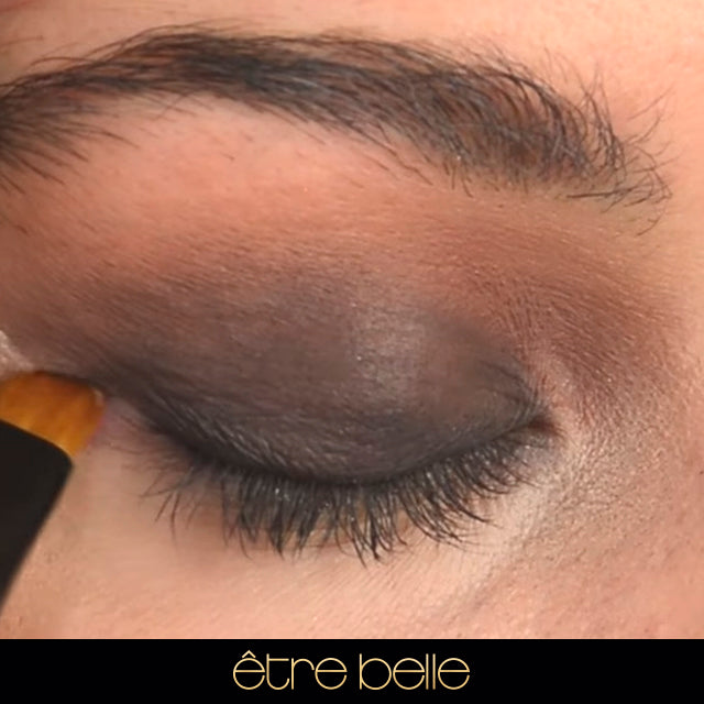 como hacer un efecto eyeliner con la sombra de ojos. blog de belleza de être belle cosmetics